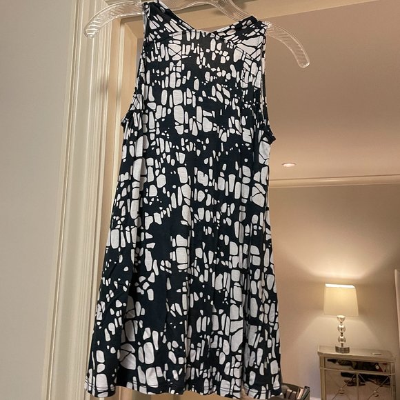 Abstract V Neck Flare Tank NWT - Picture 3 of 3